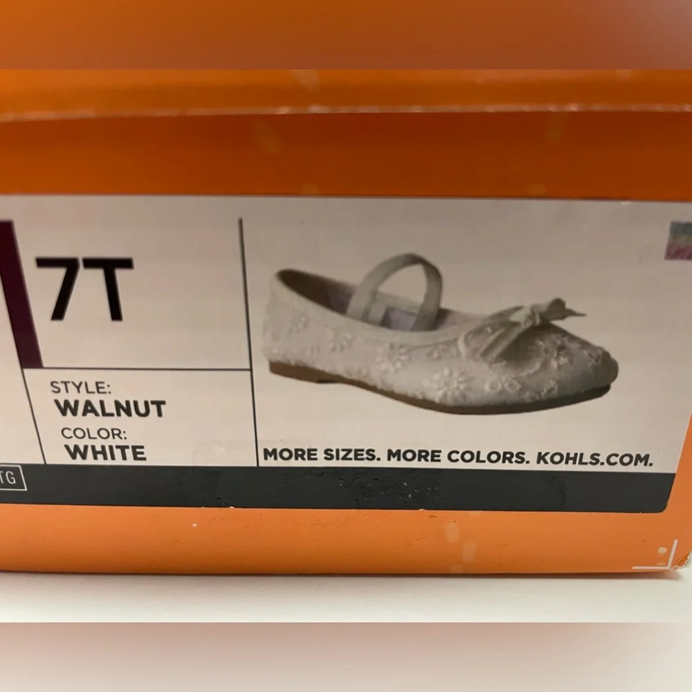 Jumping Beans®
Walnut / White Toddler Girls'
Ballet Flats Size 7T - Picture 7 of 9